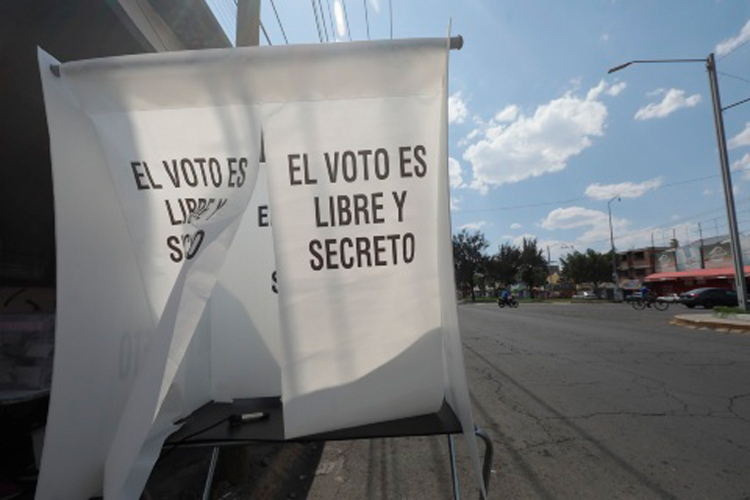 AMLO culpa a los gobiernos del pasado de la violencia política electoral