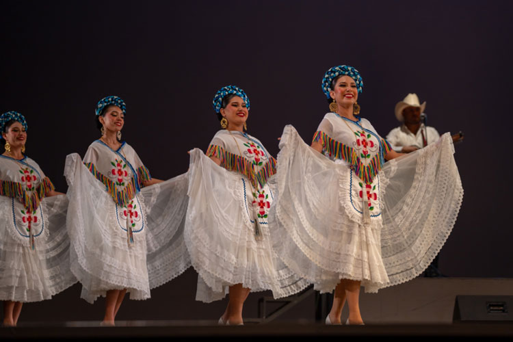Presenta la UAT con gran éxito su Festival del Día Internacional de la Danza