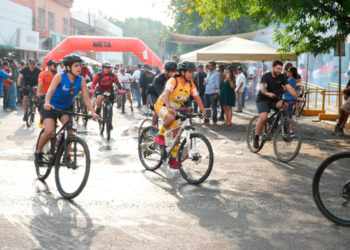 Celebra la UAT con gran éxito rodada deportiva familiar