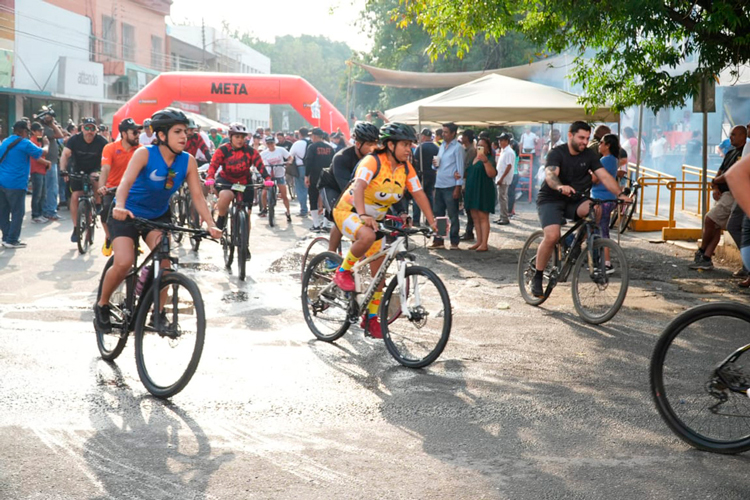 Celebra la UAT con gran éxito rodada deportiva familiar