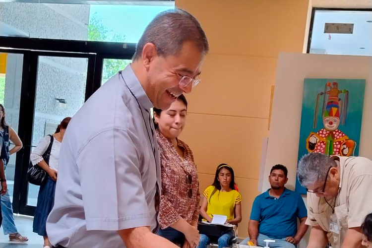 Obispo pide tranquilidad y que los ganadores cumplan promesas