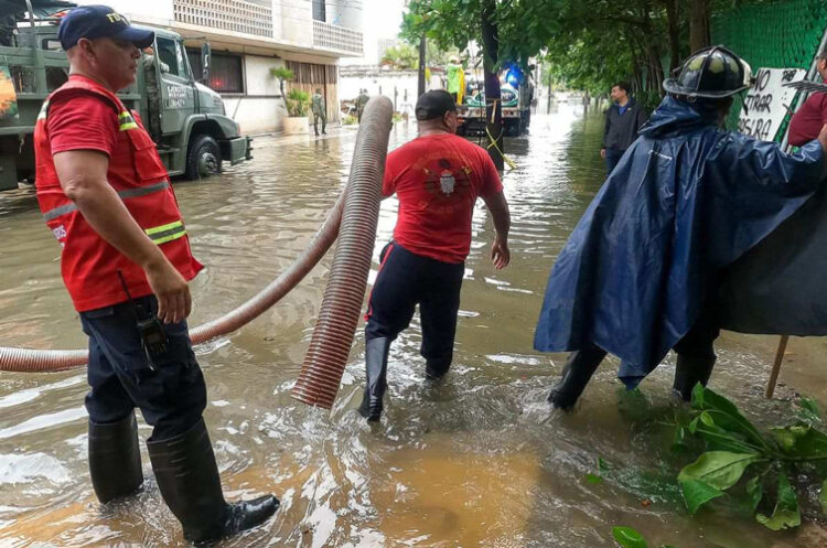 Huachicol le hace la competencia a Dos Bocas