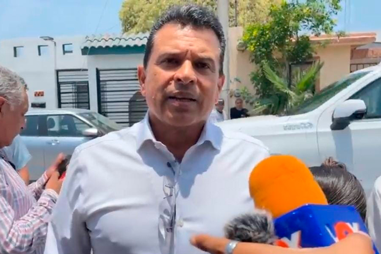 Gattás vota confiado; elecciones van pacíficas
