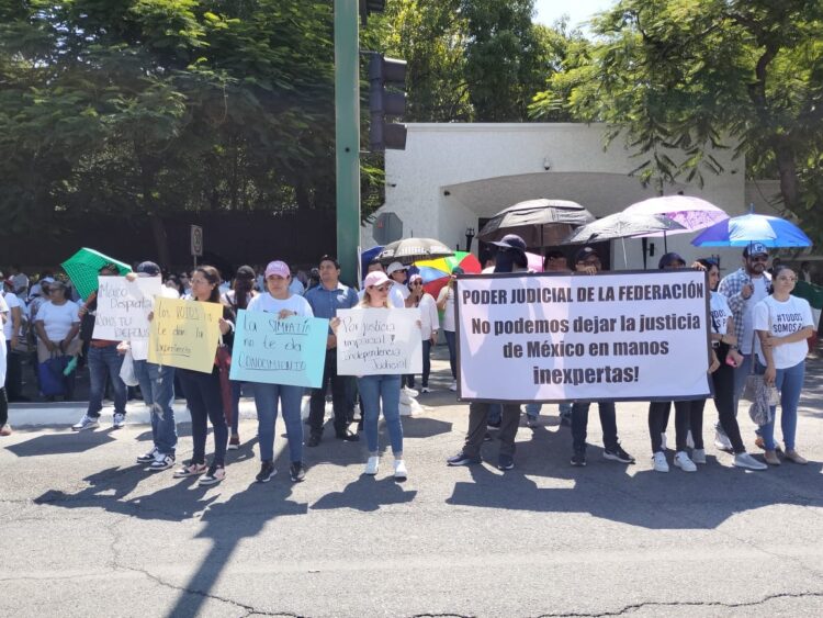 Trabajadores del Poder Judicial secuestran la Casa de Gobierno