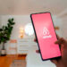 Congreso ve viable cobrar impuestos a Airbnb