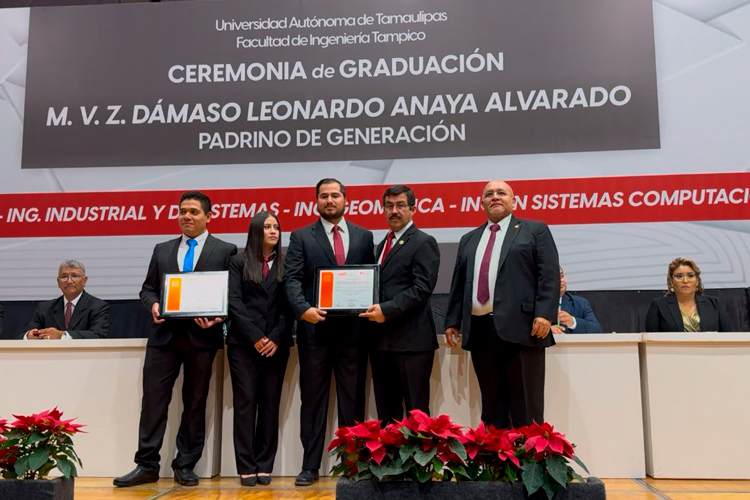 Dámaso Anaya preside graduación de egresados de ingeniería de la UAT en Tampico