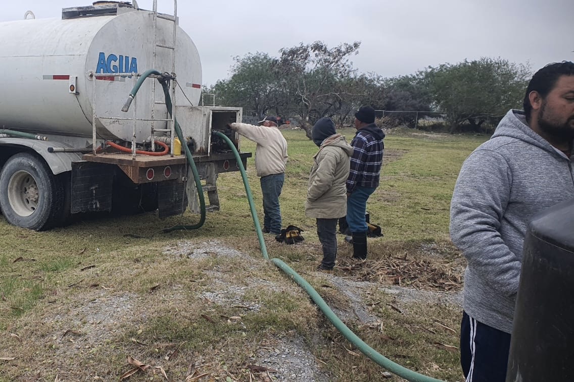 Atiende Ayuntamiento de San Fernando cada 15 días con agua a comunidades del Barrancon y Media Luna