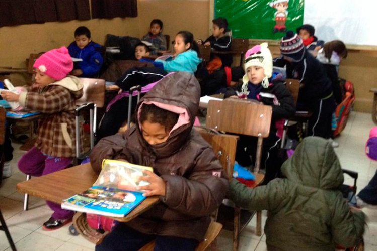 Por frío, piden retrasar entrada en escuelas