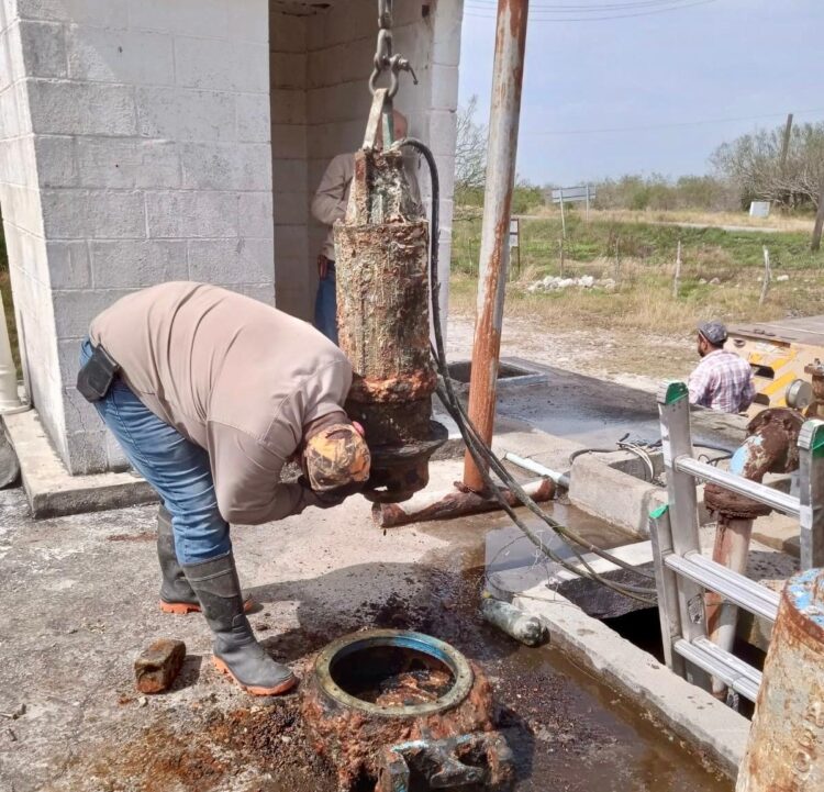 Repone COMAPA bomba sumergible en Carbonera Sur