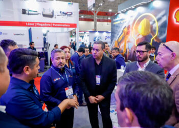 Entrega rector equipo para el mantenimiento de los campus de la UAT