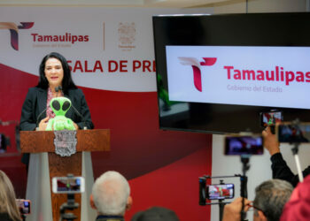 Entrega rector equipo para el mantenimiento de los campus de la UAT