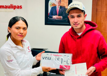 Facilitan pago de derechos vehiculares y entrega de placas a tamaulipecos en Nuevo León