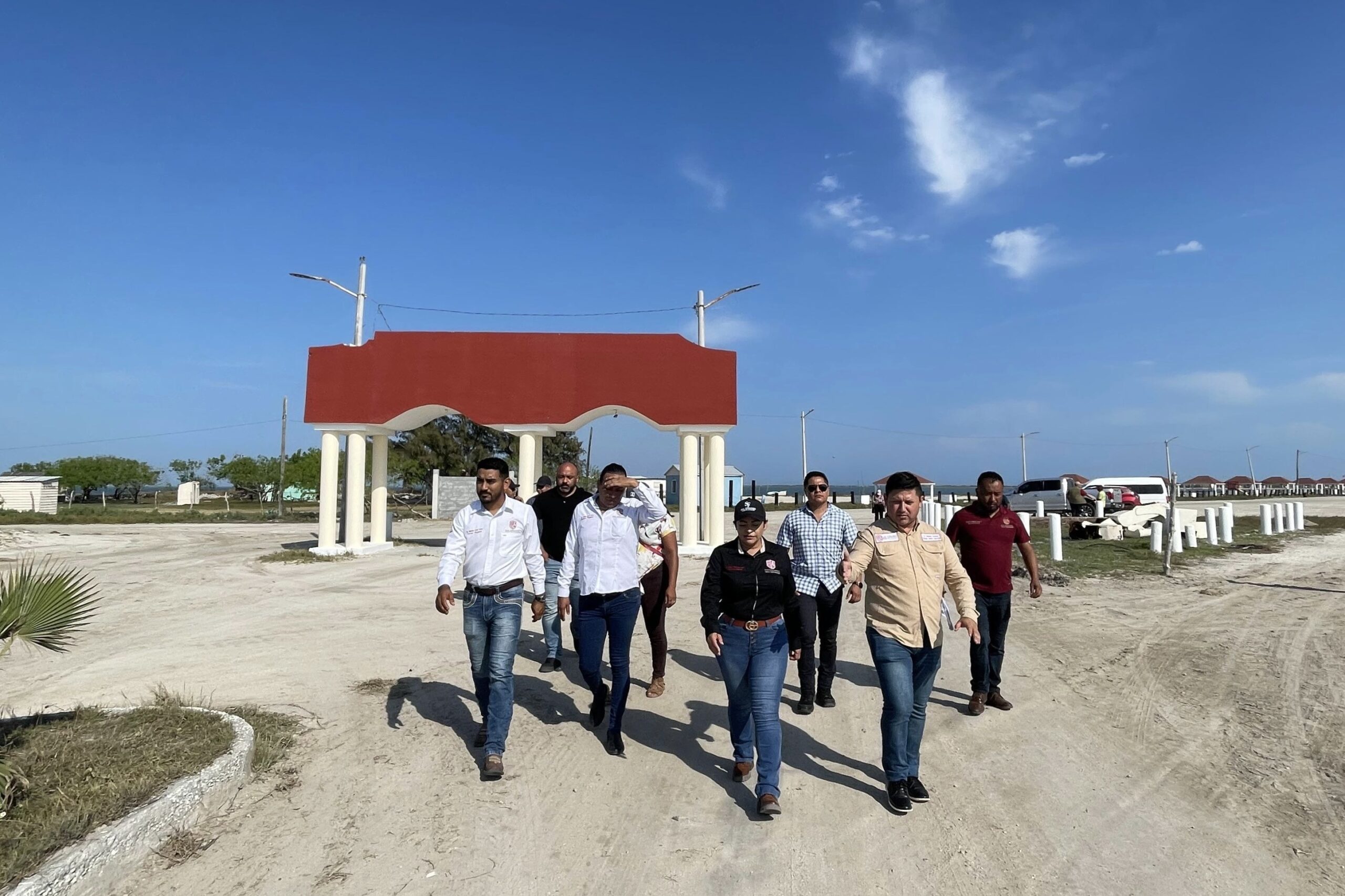 Supervisa Vero Aguirre trabajos en Playa Carbonera