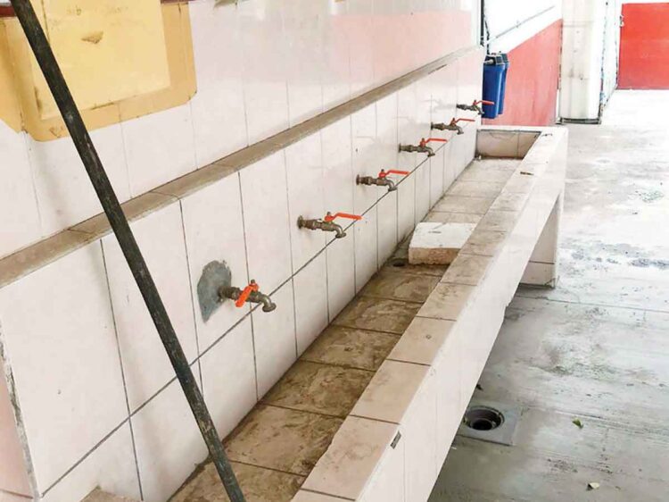 Invierten millones en escuelas rurales abandonadas por años