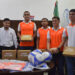 Jugadores del equipo Correcaminos donan playeras y balones a equipos de CEDES Victoria