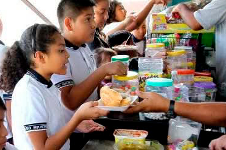 Desde hoy no se vende comida chatarra en escuelas de Tamaulipas