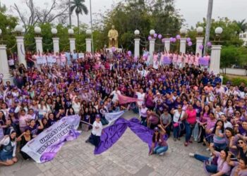 Ilumina Unidad Ejecutiva de la SET Torre Gubernamental con luces violeta