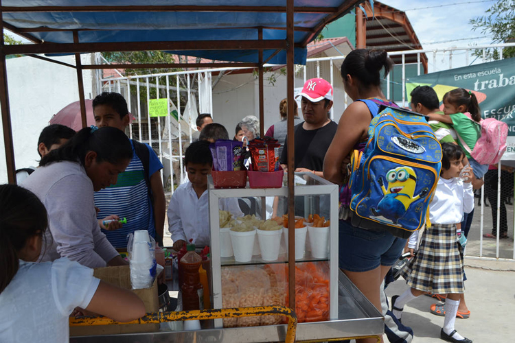 Desalojarán a ambulantes de escuelas de Tamaulipas