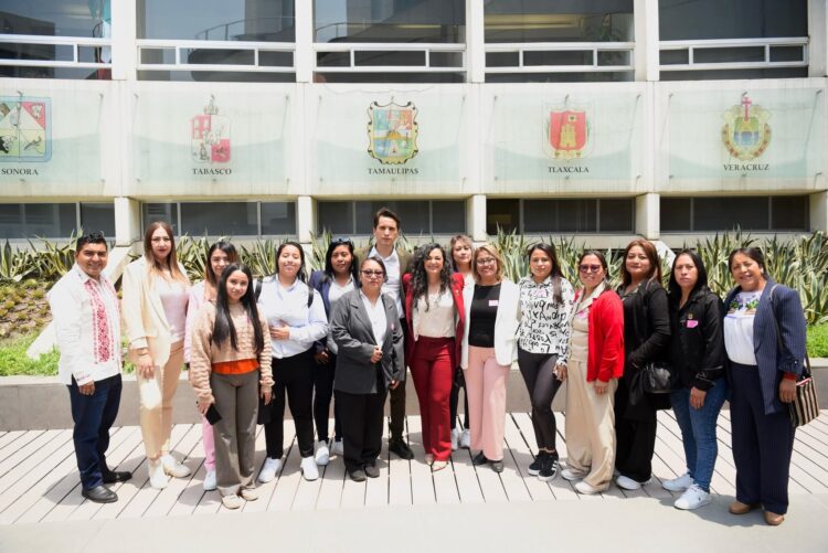 Olga Sosa recibe en el Senado a mujeres trabajadoras de SIAMARM Reynosa