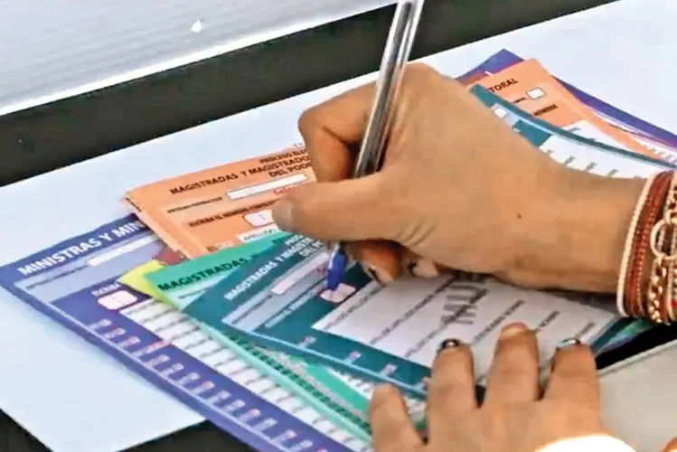 Usan los colores de Morena para difundir elección