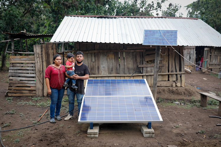 DIF Tamaulipas e IUSA instalan sistemas fotovoltaicos en comunidades rurales de Tamaulipas
