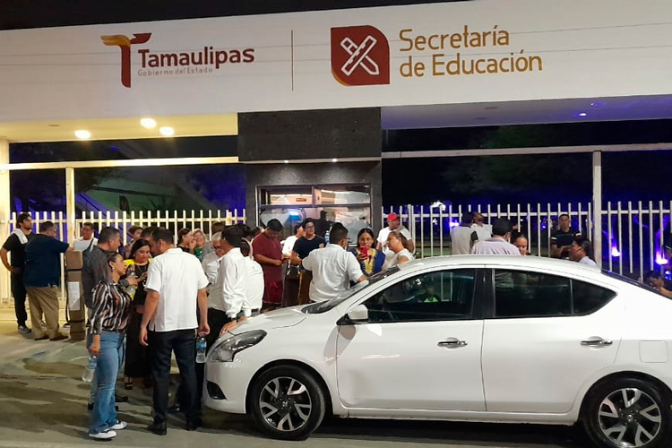 Por protesta de maestros, suspenden labores en la SET