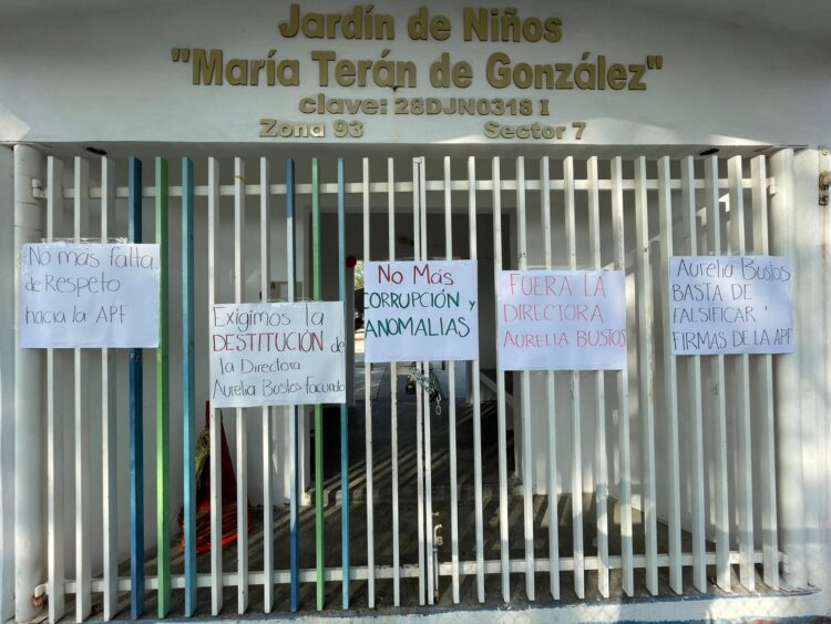 Exigen destitución de directora de Jardín de Niños