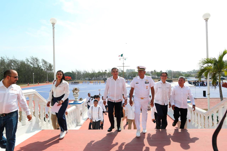 Inaugura alcalde calle de concreto hidráulico en colonia Tamatán