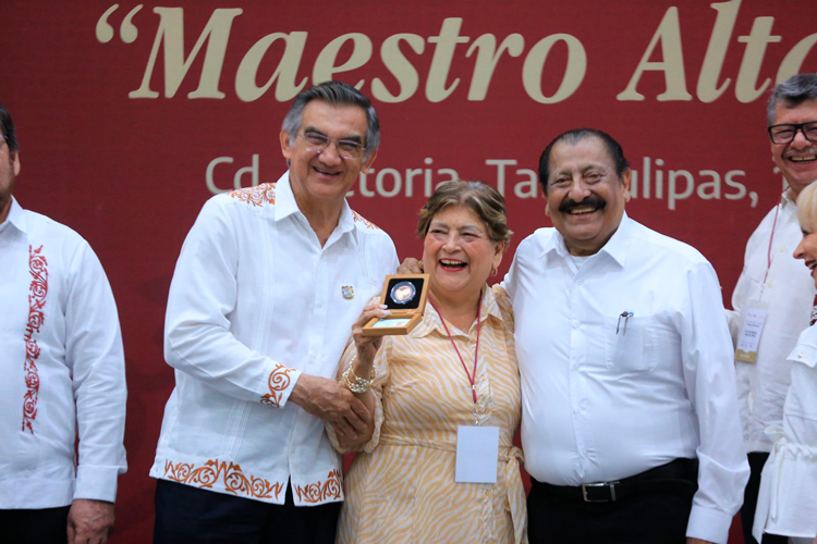 Celebran Neolaredenses a lo grande sus 177 aniversario