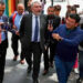 Gritan a Adán Augusto: “¡Ése de La Barredora!”; insiste en no dar declaraciones