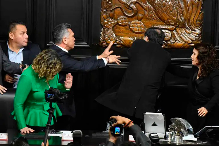 De los gritos y golpes pasan a las denuncias