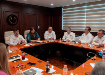 Llama rector a su gabinete a redoblar esfuerzos