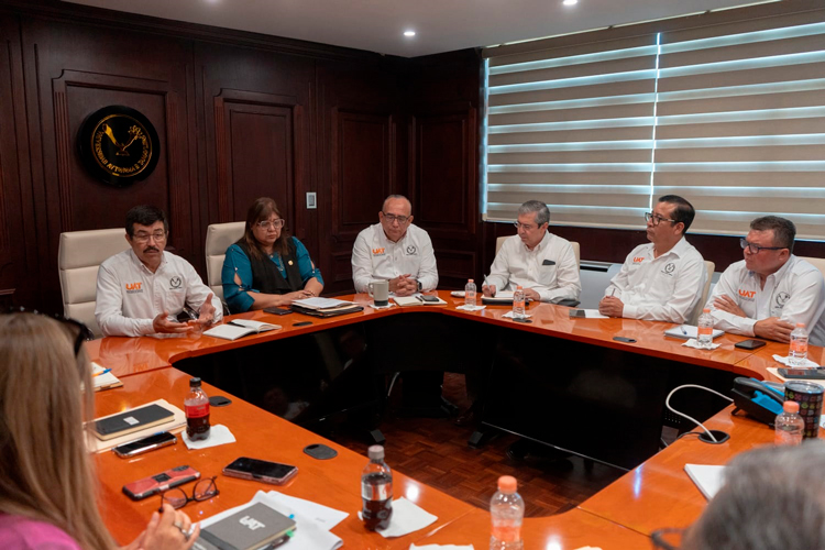 Llama rector a su gabinete a redoblar esfuerzos