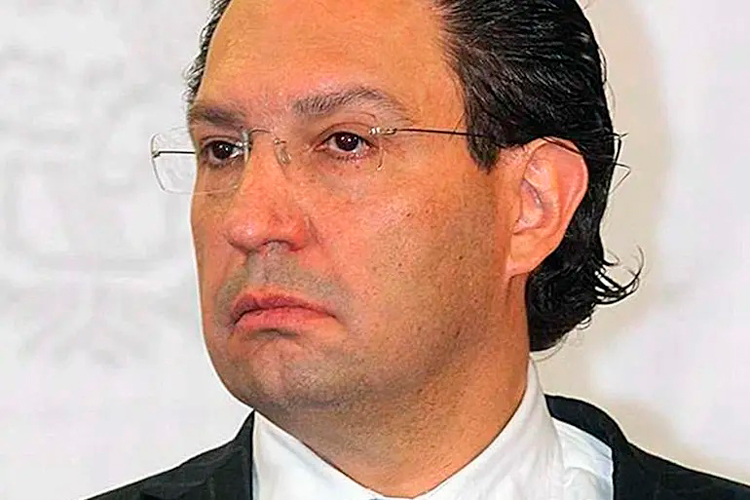Gritan a Adán Augusto: “¡Ése de La Barredora!”; insiste en no dar declaraciones