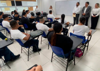 Llama rector a su gabinete a redoblar esfuerzos