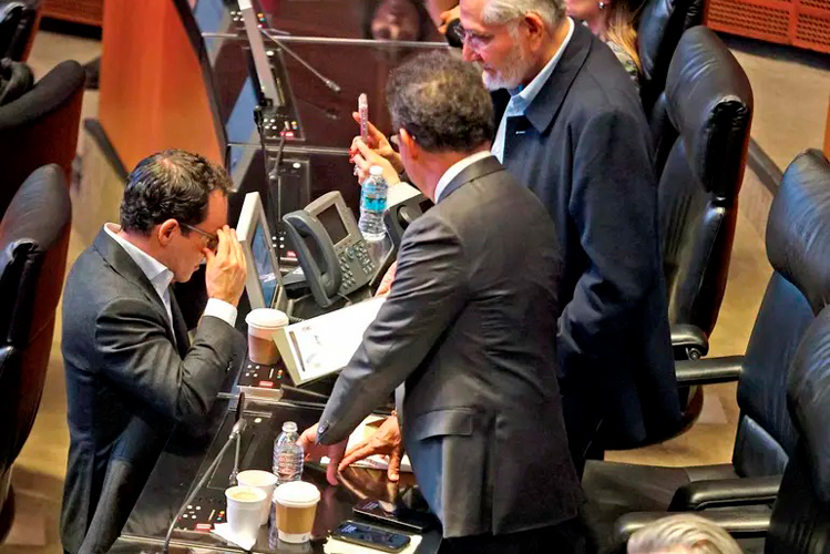 Gertz Manero deja la FGR; será embajador
