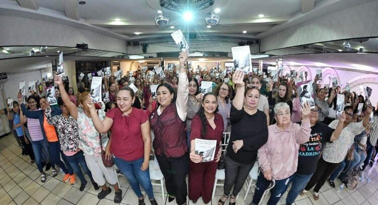 Olga Sosa se reúne con Mujeres Tejedoras de la Patria
