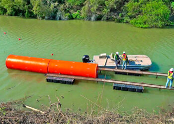 Instala EU 800 kms de un muro flotante en el río Bravo