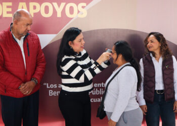 Entrega Patty Chío apoyos que transforman vida de las familias