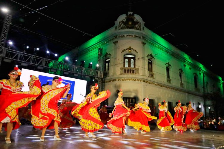 Gran participación de familias en el festival de Carnaval 2026