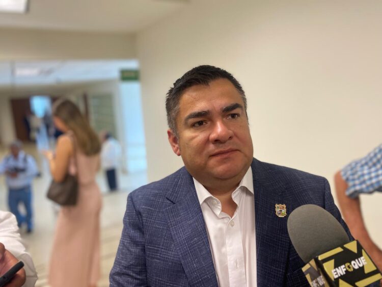 Yuriria Iturbe respalda continuidad del ciclo escolar