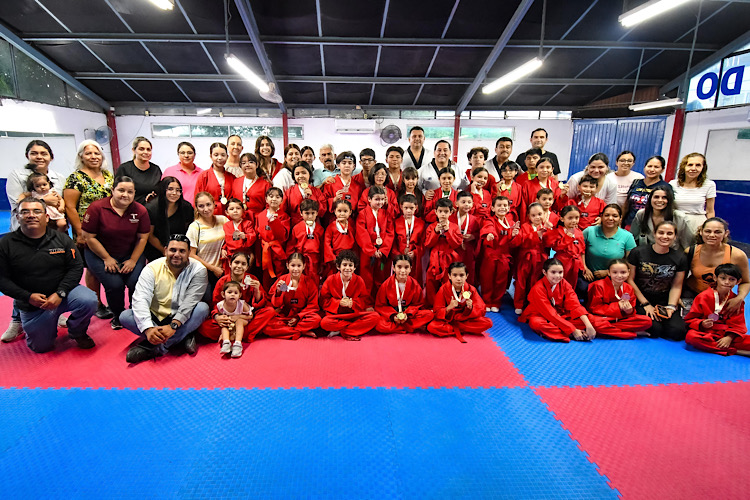 Brilla el Gimnasio 11 Mina en el Torneo TK3
