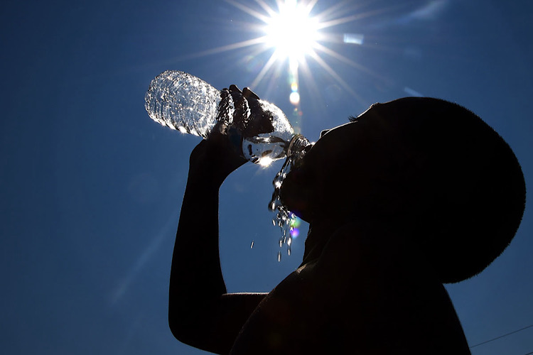 Prevén acciones sanitarias por calor y lluvias