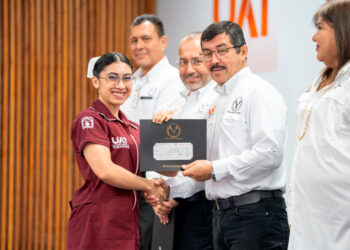 Reconoce la UAT excelencia académica con la entrega de más de 600 becas y estímulos educativos