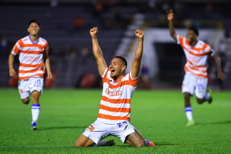 Vence Correcaminos al campeón 3 a 1