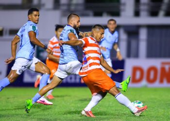 Intenso duelo entre Correcaminos y Sporting