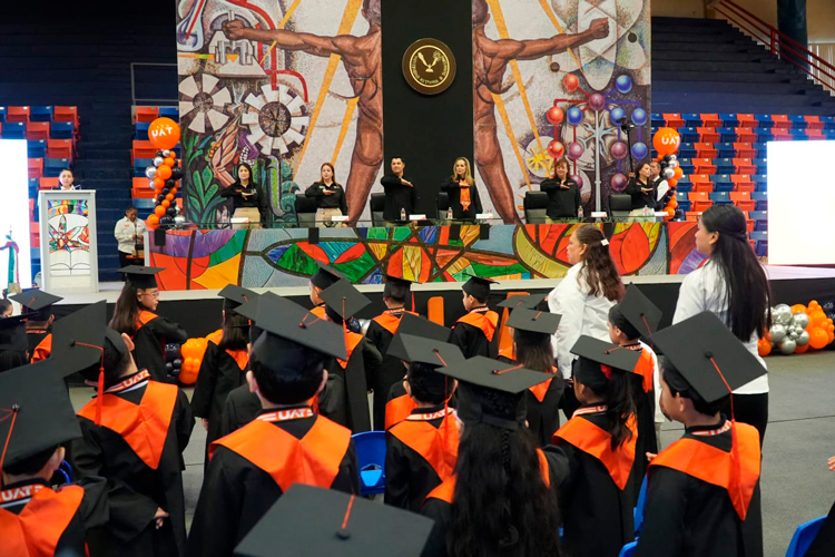 Celebra Familia UAT graduación de niñas y niños de los CENDI y CDIN
