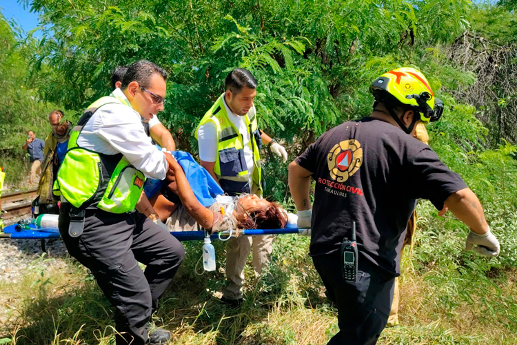 Tren deja a mujer sin ambas piernas en Victoria