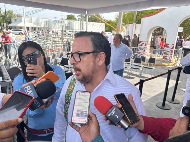 Más de 10 mil estudiantes participan en desfiles