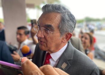 Promete Américo 400 nuevos espacios médicos